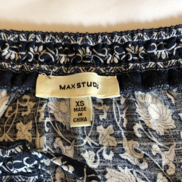 Womens size XS Blue and White Max Studio Short Flutter Sleeve Blouse - Picture 5 of 10